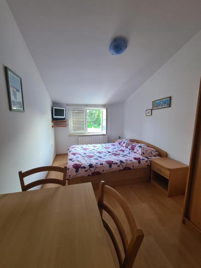 Apartmani Emily Пула Екстериор снимка